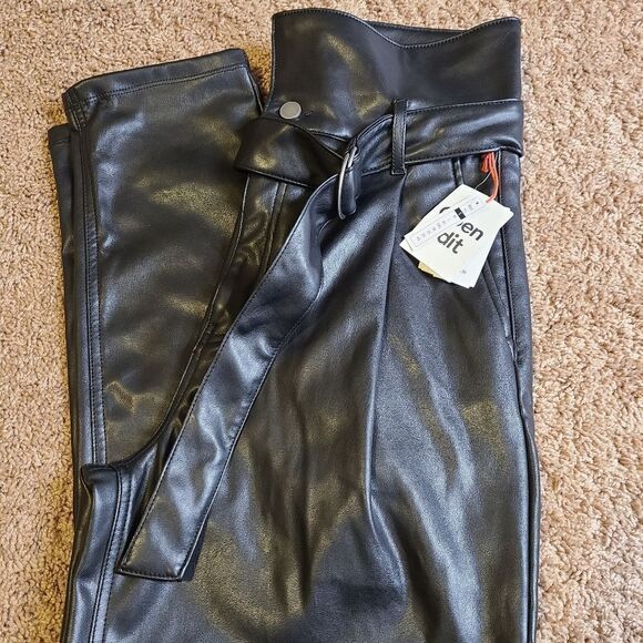 FAUX LEATHER IN BLACK with belt - Picture 1 of 3
